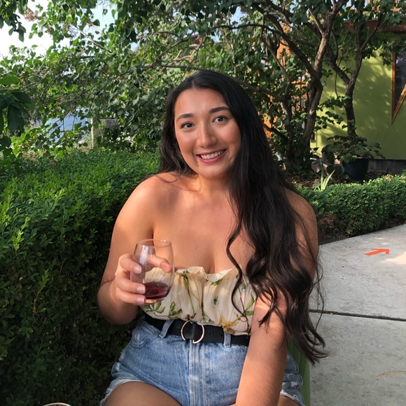 Meet your Posher, Jennifer - Picture 1 of 1